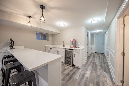 7616 Luella Ave, Chicago IL 60649-4108 exterior