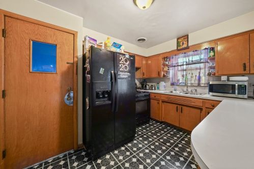 6116 Kolin Ave, Chicago IL 60629-5202 exterior