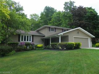 7681 Cecelia Dr, Cleveland, OH 44134-6538