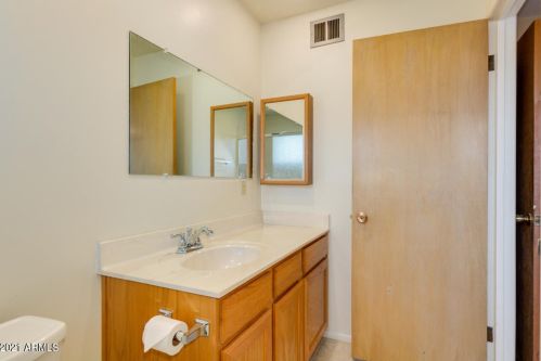 6702 42nd Ave, Phoenix AZ 85029-3068 exterior