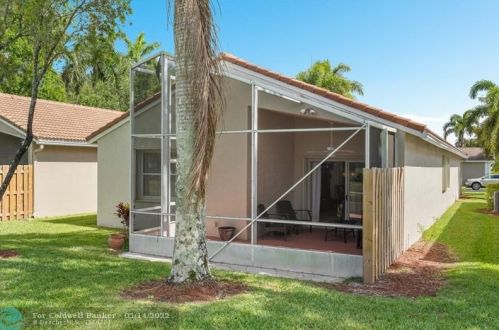 7651 Cherry Blossom St, Boynton Beach FL 33437-5438 exterior