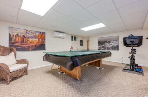 8 Charmian St, Huntington Station NY 11746-3517 exterior