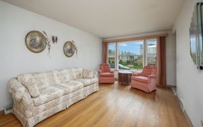 5920 Moody Ave, Chicago, IL 60638-3518