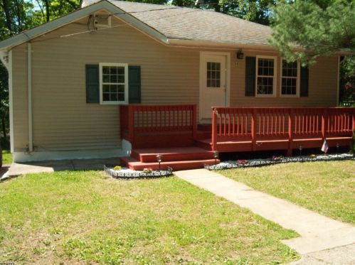 54 Stevens Trl, Hopatcong, NJ 07843-1157