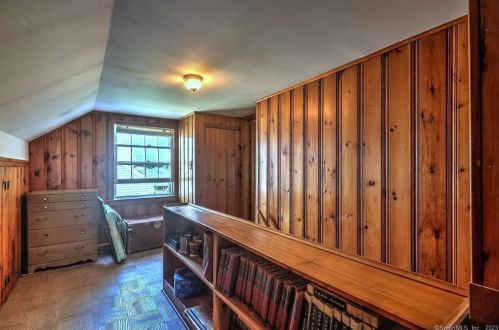 76 Holly St, Milford CT 06460-5107 exterior