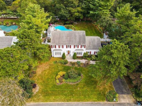 32 Pheasant Run Ln, Huntington Station, NY 11746-8142