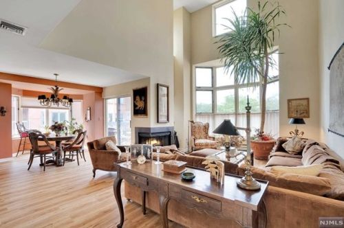 315 Livingston Ct, Edgewater NJ 07020-1639 exterior