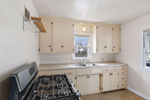 1349 6 St, Saint Paul MN 55106-4801 exterior