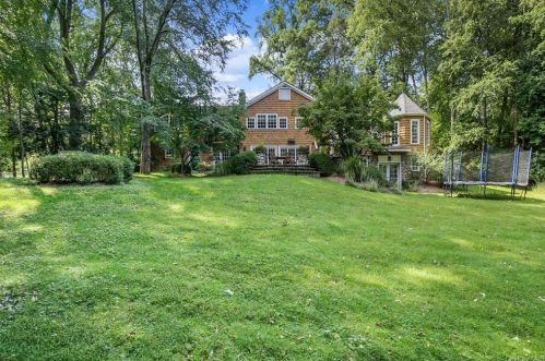 38 Long Pond Rd, Armonk NY 10504-2625 exterior