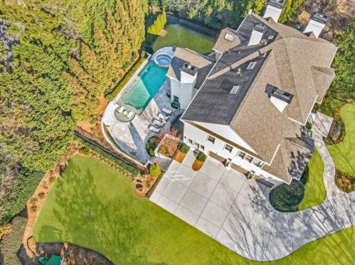 5625 Cross Gate Dr, Atlanta GA 30327-4815 exterior