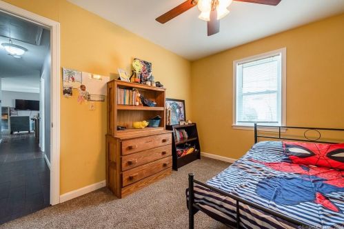 334 Maple Ave, Uncasville CT 06382-2018 exterior