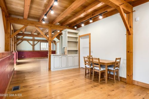 7 Cobb Is Dr, Greenwich CT 06830-7244 exterior