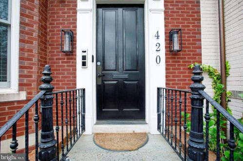 420 3rd St, Washington DC  20003-1930 exterior