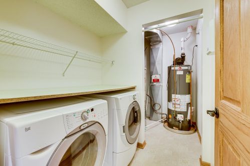 1932 Shamrock Pl, Chaska MN 55318-5405 exterior