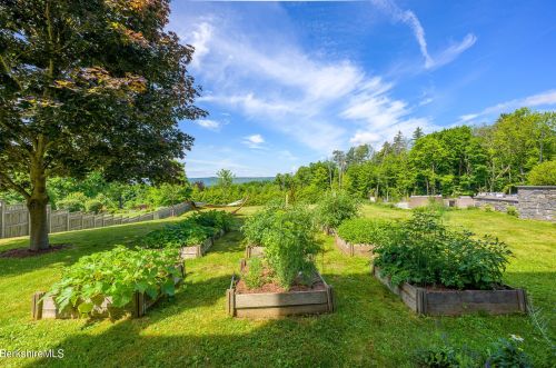 2 Kemble St, Lenox MA 01240-2816 exterior