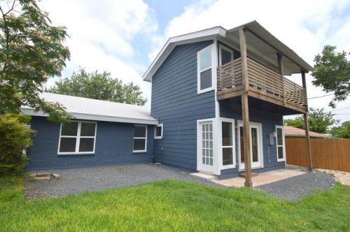 7513 Carriage Dr, Austin TX 78752-1401 exterior