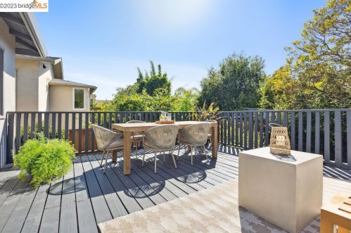 1318 Stannage, Berkeley CA 94706-1640 exterior