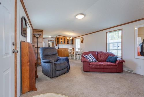 8 Rex Dr, Concord NH 03303-4166 exterior