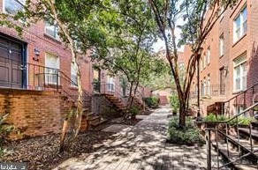 82 15th St, Washington, DC 20002-8415