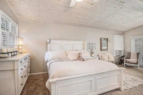 3272 Thorncrest Dr, Grand Rapids MI 49546-7353 exterior