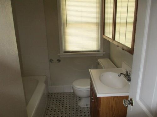 2840 48, Milwaukee WI 53220-2102 exterior