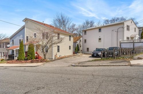 135 Seamans St, Providence RI 02908-1338 exterior