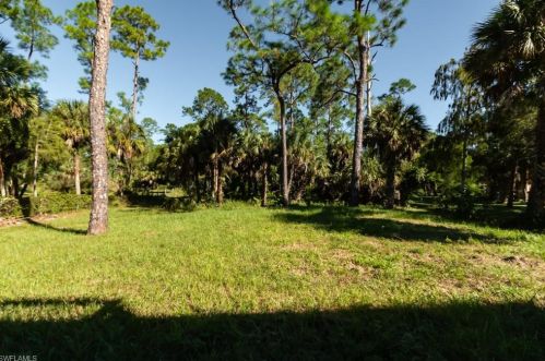 661 12 Ave, Naples FL 34120-2303 exterior