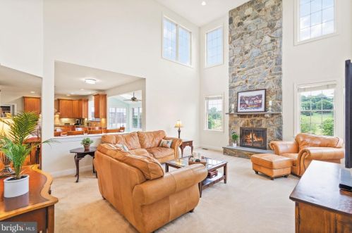 17675 Tobermory Pl, Leesburg VA 20175-7053 exterior