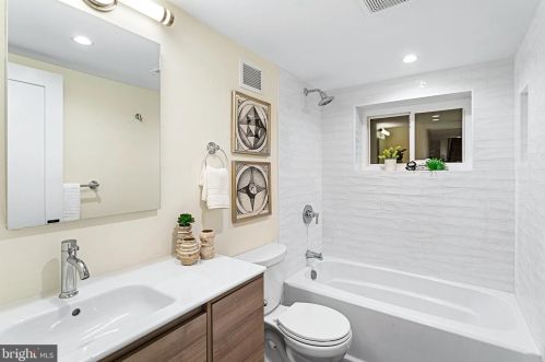 302 Rhode Is Ave, Washington DC 20001-1827 exterior