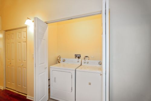 521 Racine Ave, Chicago IL 60642-7933 exterior