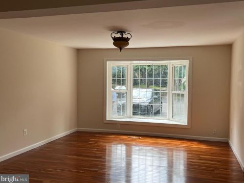 5835 Berkshire Ct, Alexandria, VA 22303-1630