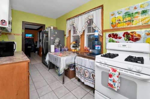 6030 California, Chicago IL 60659-3915 exterior