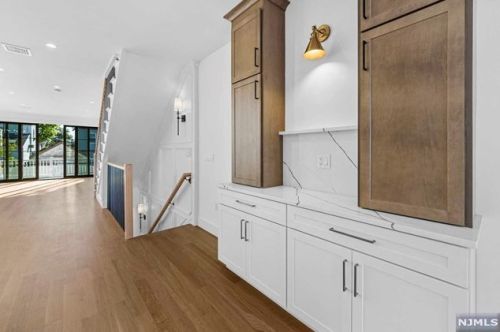 380 Lincoln Ave, Cliffside Park NJ 07010-1822 exterior