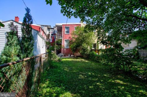 220 James St, Lancaster PA 17603-2810 exterior