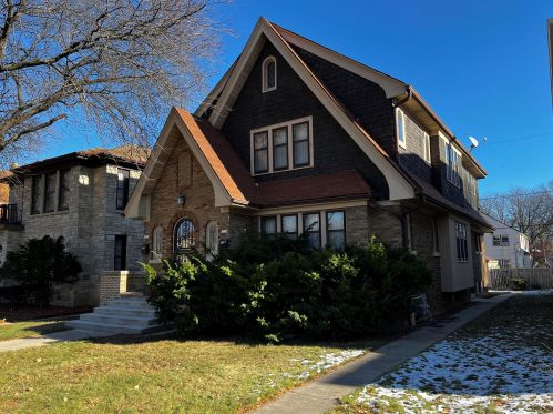 3254 54th St, Milwaukee, WI 53219-4421