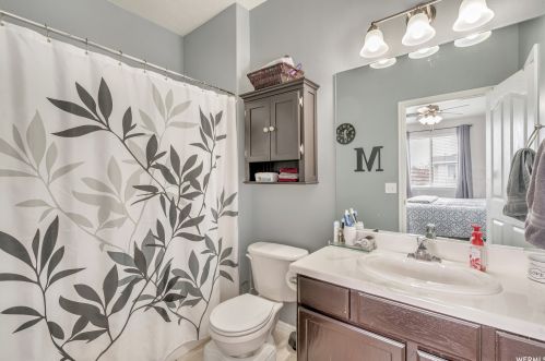 7254 Brittany Town Dr, Taylorsville UT 84084-4609 exterior