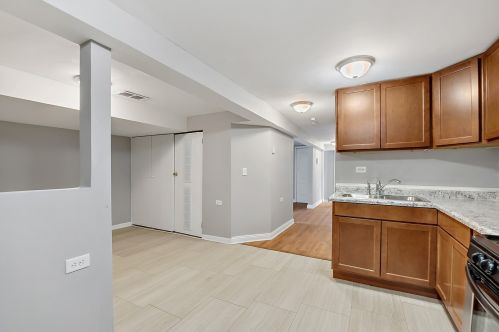 8444 Buffalo Ave, Chicago IL  60617-2609 exterior