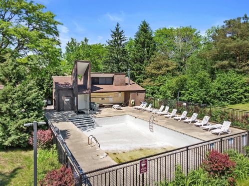 9238 70th St, Milwaukee, WI 53223-1108