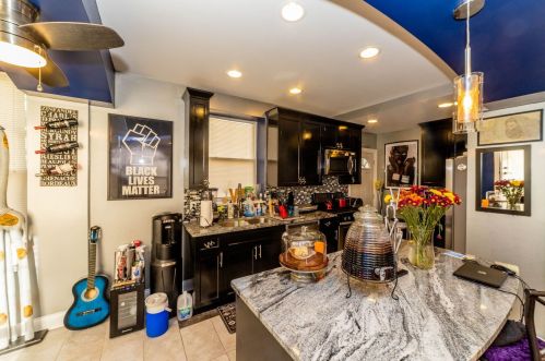 7350 Bennett Ave, Chicago IL 60649-4621 exterior