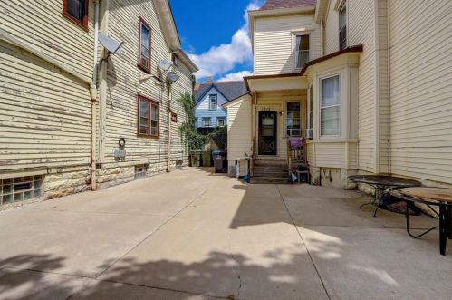 1212 10th St, Milwaukee, WI 53205-2557