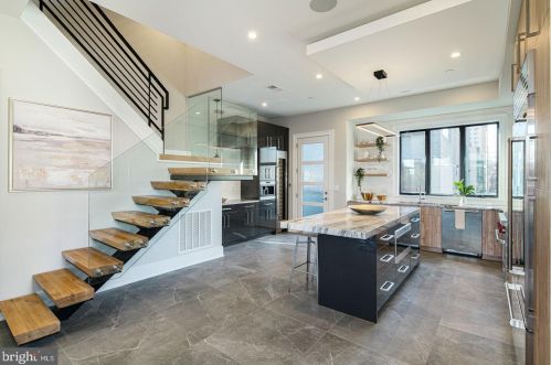 722 Broad St, Philadelphia PA 19146-3119 exterior