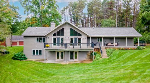 1481 21 Mile Rd, Cedar Springs, MI 49319-9622