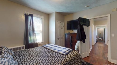 30 Chapman St, New Britain CT 06051-2807 exterior