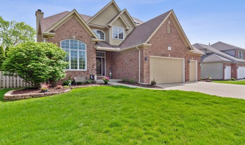 2252 Joyce Ln, Naperville, IL 60564-4404