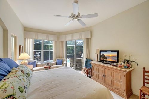 1826 Leamington Ln, Naples FL 34109-1452 exterior