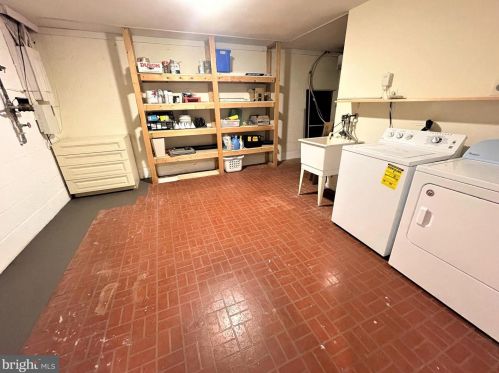 7623 Coddle Hbr Ln, Rockville MD 20854-3253 exterior