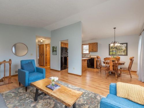 516 Innsbruck Dr, Chaska, MN 55318-1497