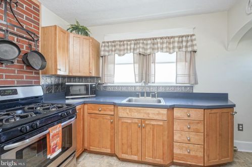 111 Oakland Ave, Camden NJ 08107-1212 exterior