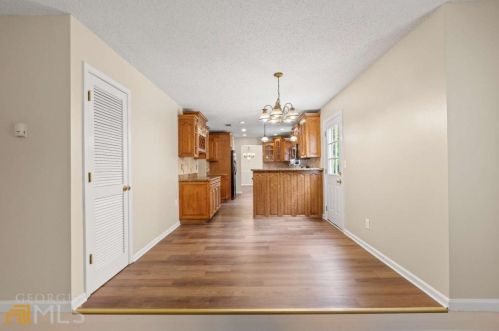 1560 Rogers Crossing Dr, Lithonia GA  30058-7005 exterior