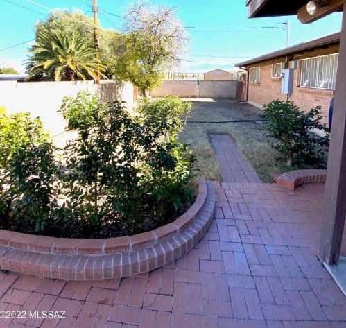 8771 Baker St, Tucson AZ 85710-2617 exterior